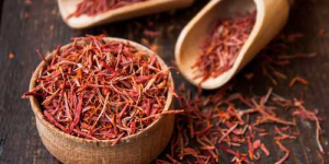 فواید زعفران چیست ؟ 10 تا از خاصیت زعفران (جامع وکامل) + سوالات متداول